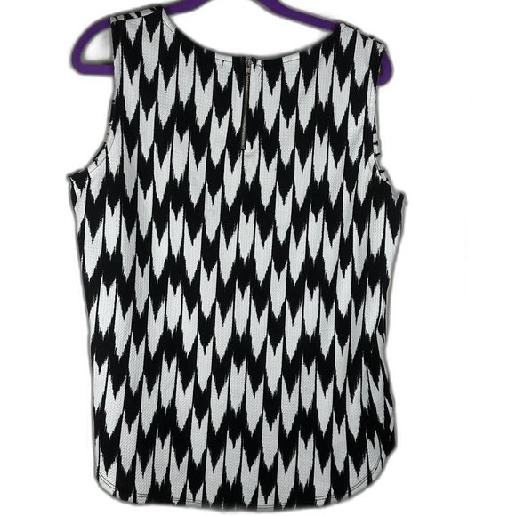 GREEN ENVELOPE SLEEVELESS TOP - Picture 2 of 6